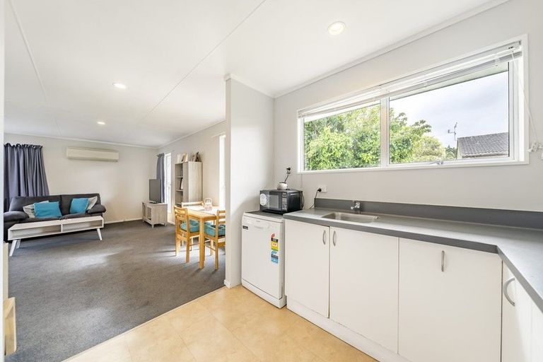 Photo of property in 2/15 Gemstone Drive, Birchville, Upper Hutt, 5018