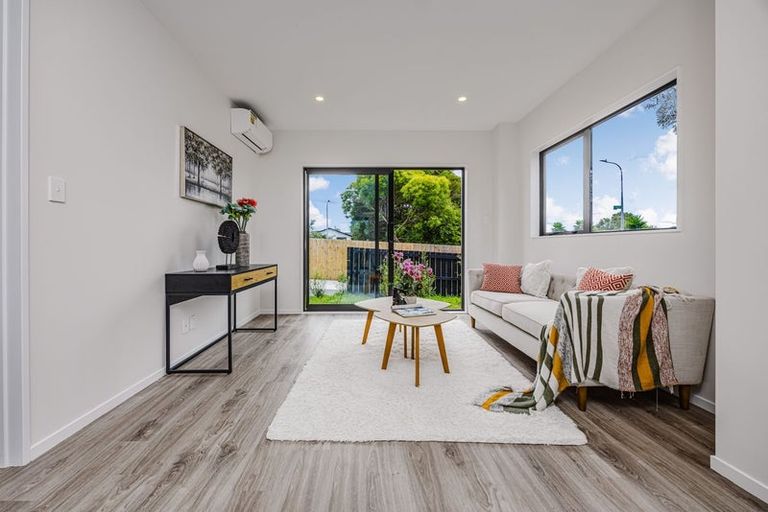 Photo of property in 13a John Walker Drive, Manurewa, Auckland, 2102