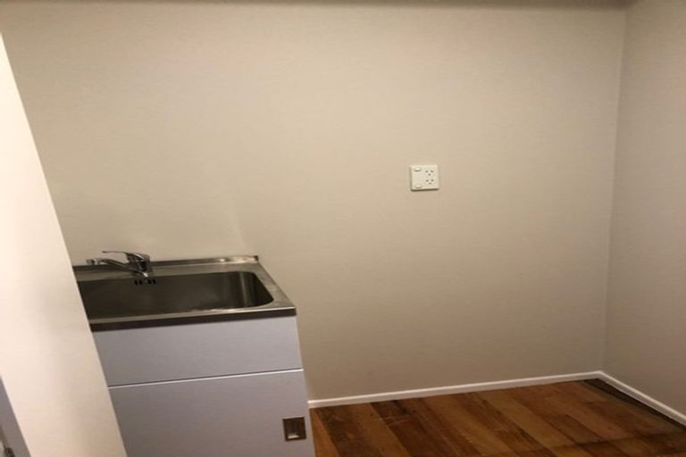 Photo of property in 5/8 Tawera Road, Greenlane, Auckland, 1051