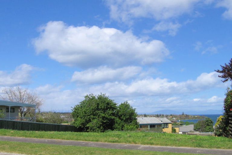 Photo of property in 17 Hinerau Grove, Waipahihi, Taupo, 3330