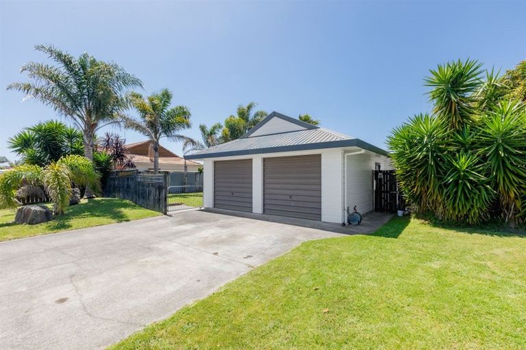 Photo of property in 11 Checketts Place, Papamoa Beach, Papamoa, 3118