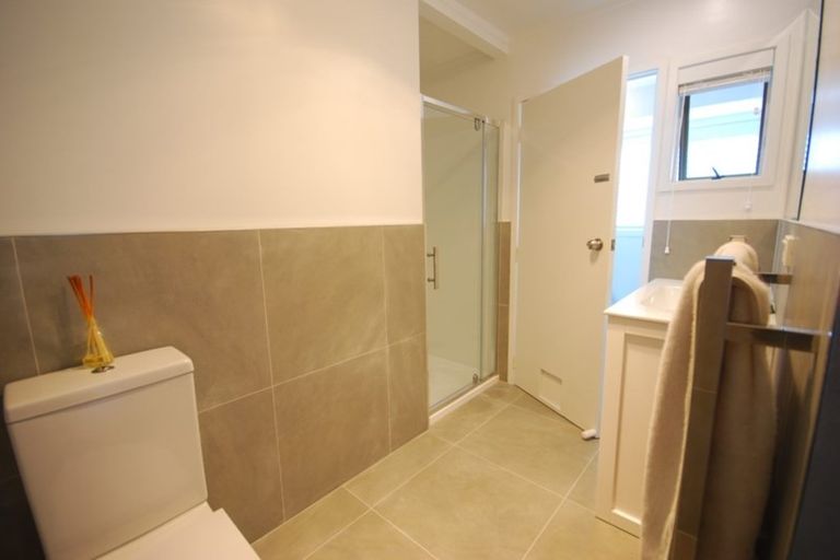 Photo of property in 1/52 Knightsbridge Drive, Forrest Hill, Auckland, 0620