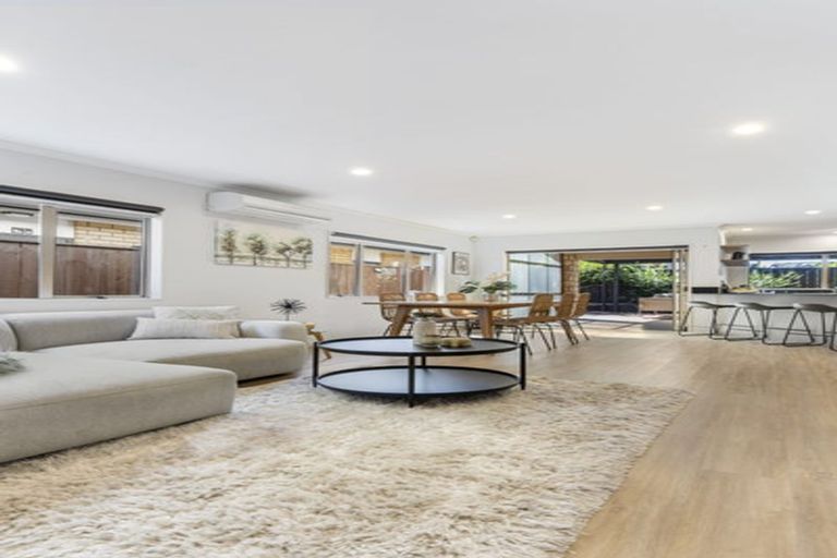 Photo of property in 26 Heidi Crescent, Flat Bush, Auckland, 2016