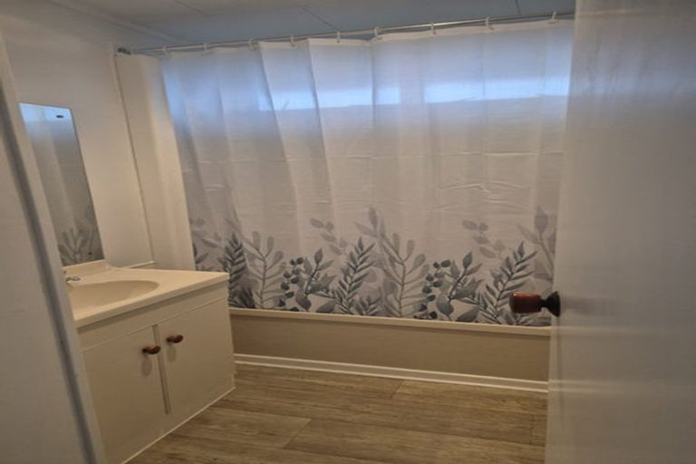 Photo of property in 1/26 Compass Place, Te Atatu Peninsula, Auckland, 0610