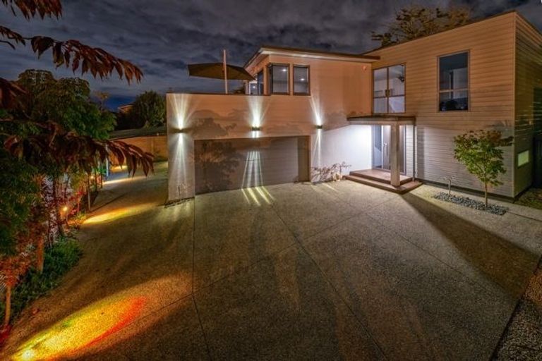 Photo of property in 100b Lake Road, Northcote, Auckland, 0627