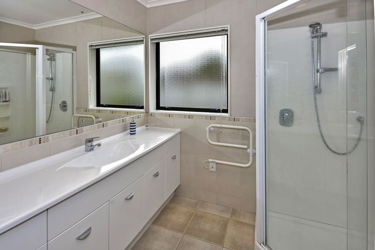 Photo of property in 16 Fergy Crescent, Wattle Downs, Auckland, 2103