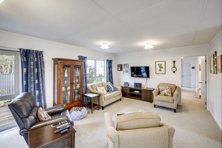 Photo of property in 233a Grove Road, Mayfair, Hastings, 4122