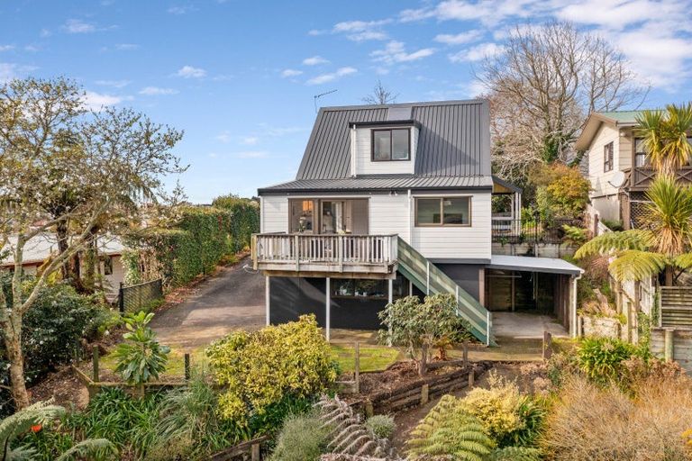 Photo of property in 71 Heta Road, Highlands Park, New Plymouth, 4312