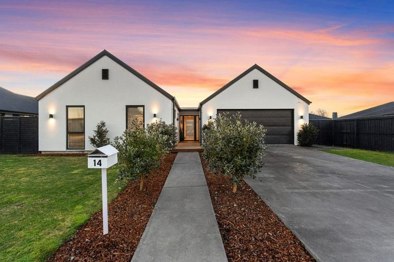 Photo of property in 14 Chatsworth Avenue, Rangiora, 7400