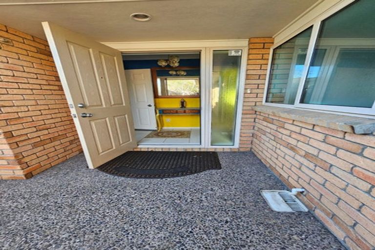 Photo of property in 23a Cambridge Terrace, Papatoetoe, Auckland, 2025