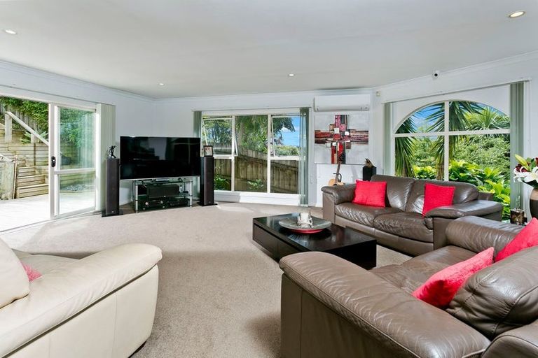 Photo of property in 9 Falstone Lane, Browns Bay, Auckland, 0630