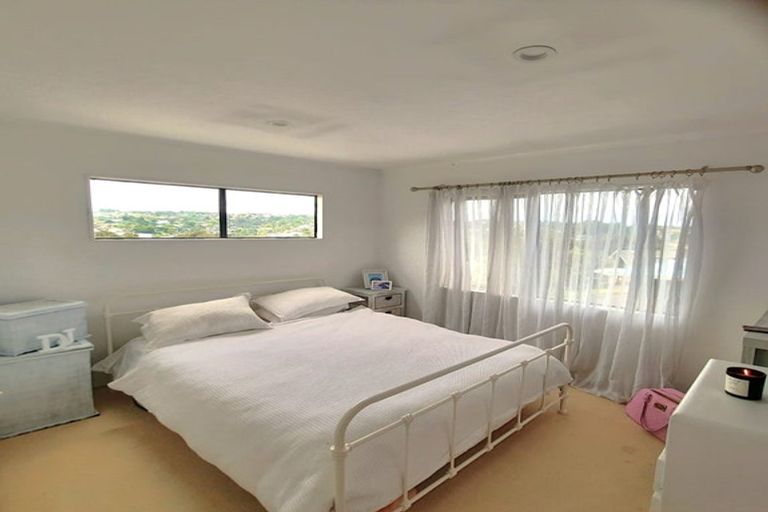 Photo of property in 2/4 Antrim Grove, Bayview, Auckland, 0629