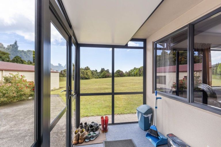 Photo of property in 11a Montrose Place, Highlands Park, New Plymouth, 4312
