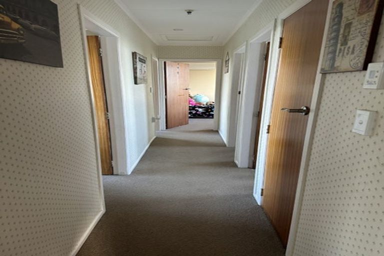 Photo of property in 21 Castle Street, Eltham, 4322