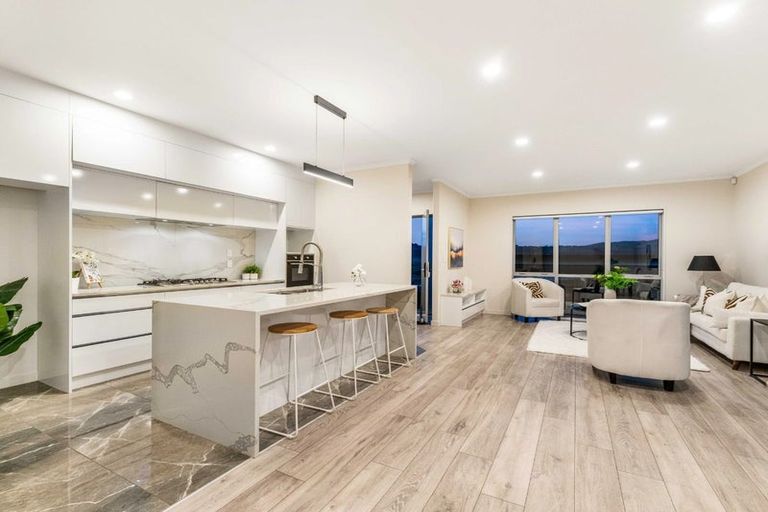 Photo of property in 9 James Elliot Way, Pokeno, 2402