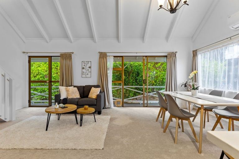 Photo of property in 2/1 Trelawny Place, Hillcrest, Auckland, 0627