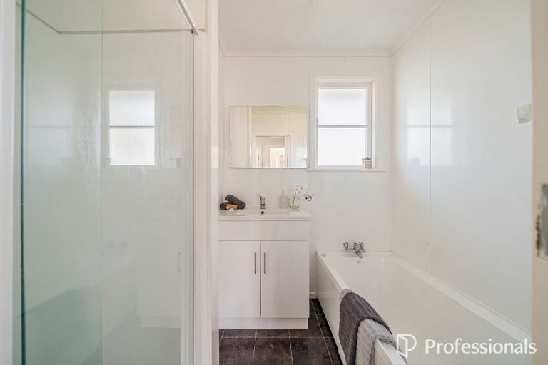 Photo of property in 5 Holly Grove, Maungaraki, Lower Hutt, 5010