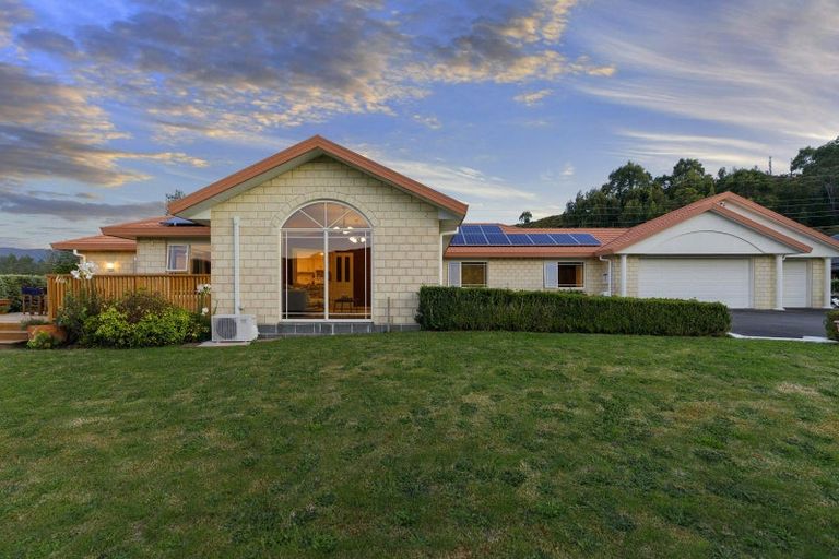 Photo of property in 85 Emerald Hill Drive, Birchville, Upper Hutt, 5018