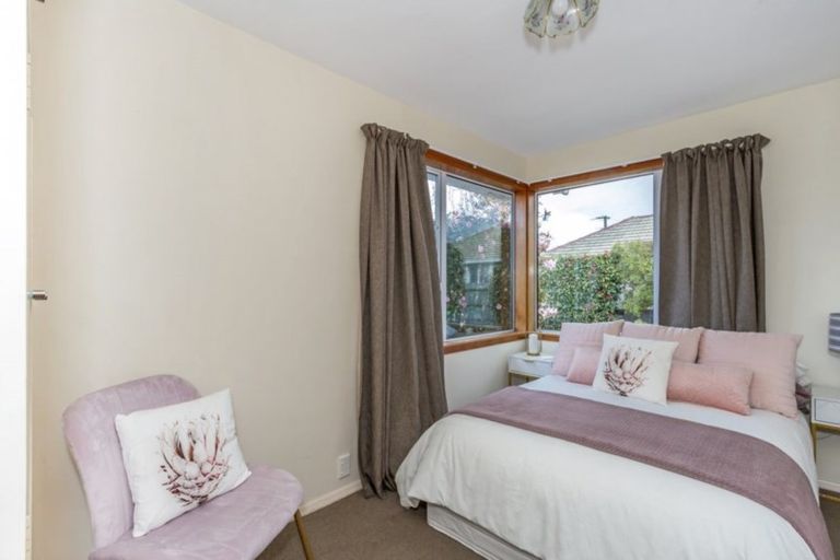 Photo of property in 18 Greendale Avenue, Avonhead, Christchurch, 8042