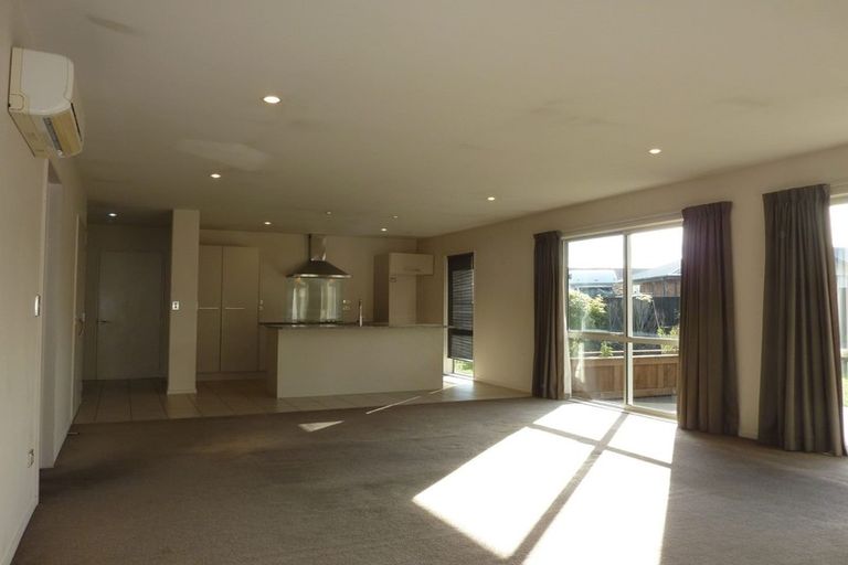 Photo of property in 28 Mokihi Gardens, Hillmorton, Christchurch, 8024