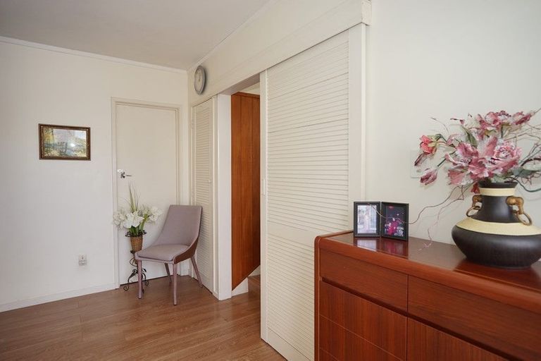 Photo of property in 22 Chelsea View Drive, Chatswood, Auckland, 0626