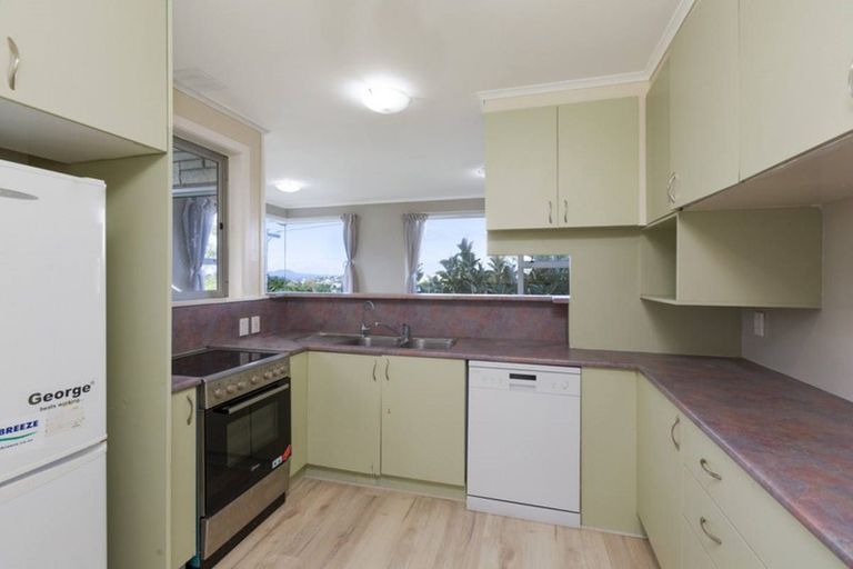Photo of property in 12 Limmer Place, Browns Bay, Auckland, 0632