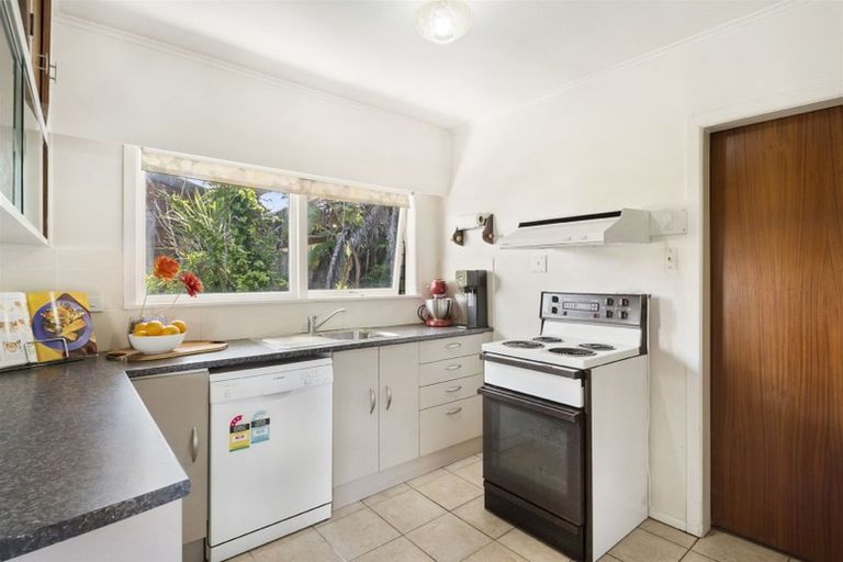 Photo of property in 115 Sunset Road, Totara Vale, Auckland, 0632