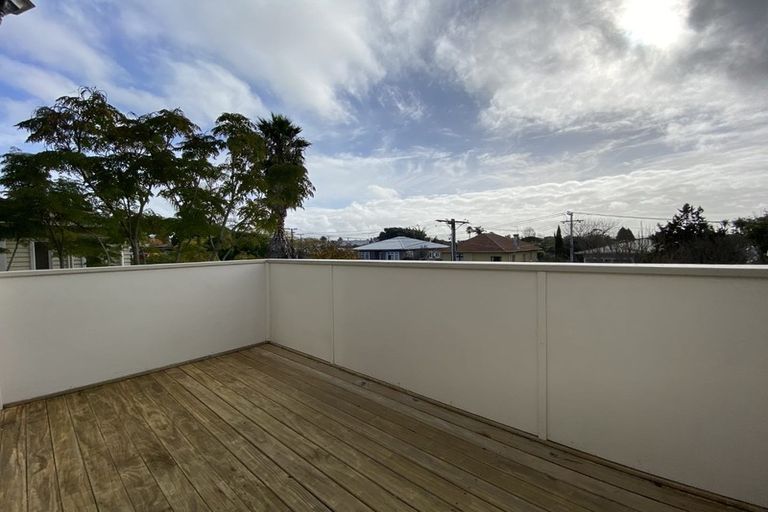 Photo of property in 6 Riro Street, Point Chevalier, Auckland, 1022