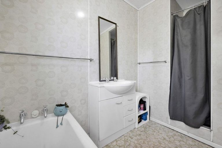 Photo of property in 42 Puriri Street, Hawera, 4610