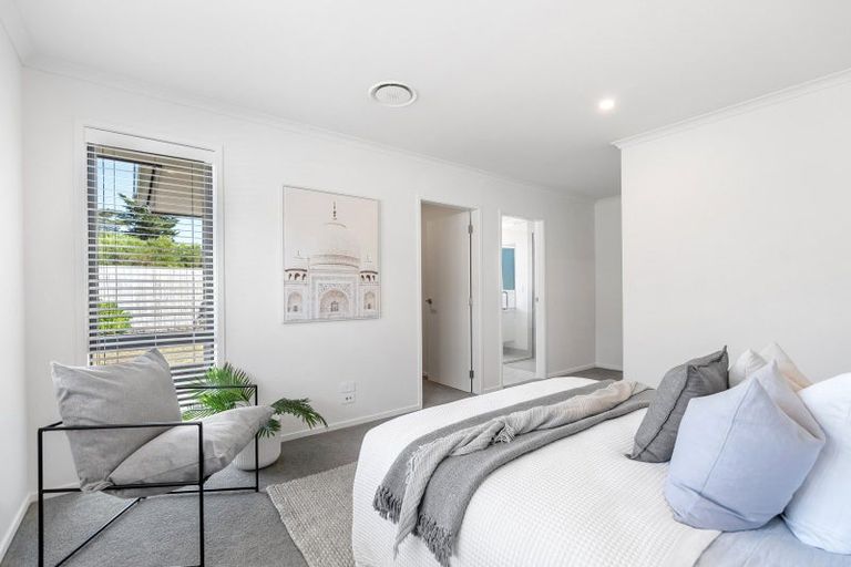 Photo of property in 77 Kaurinui Crescent, One Tree Point, 0118