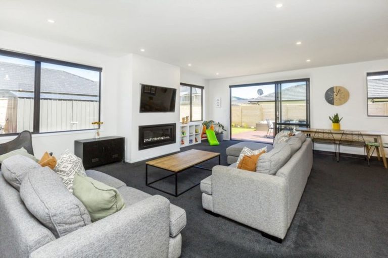 Photo of property in 17 Hopkirk Avenue, Wallaceville, Upper Hutt, 5018