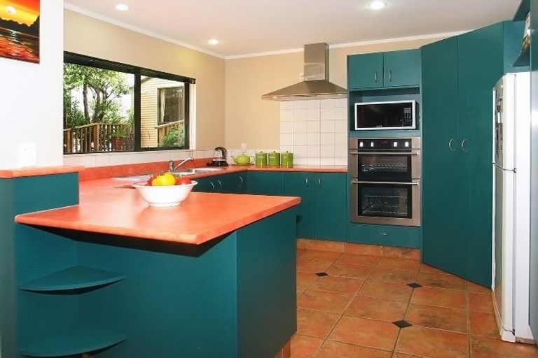 Photo of property in 51 Sunrise Boulevard, Tawa, Wellington, 5028