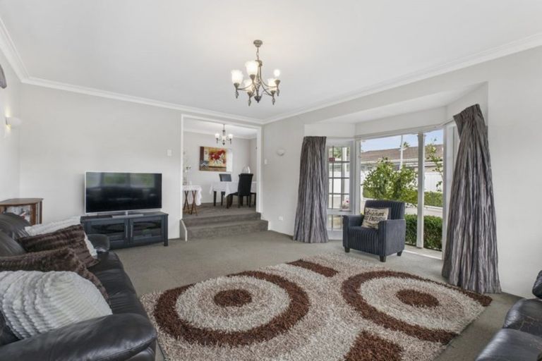Photo of property in 70 Ray Small Drive, Pahurehure, Papakura, 2113