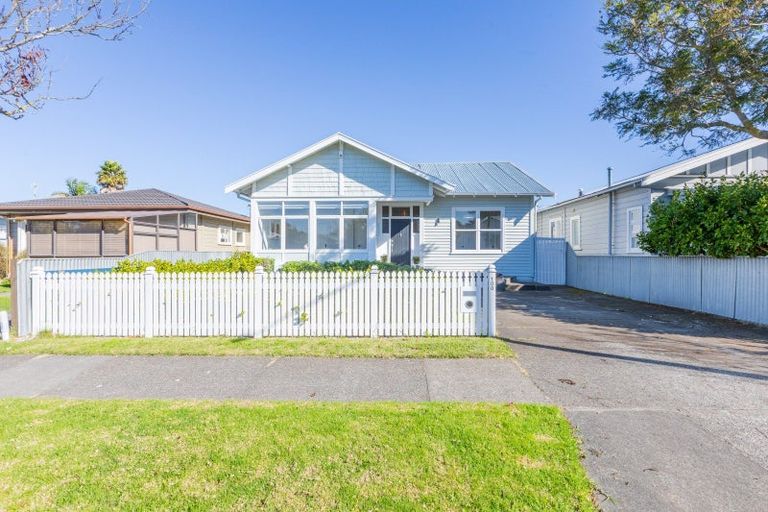 Photo of property in 100 Vigor Brown Street, Napier South, Napier, 4110