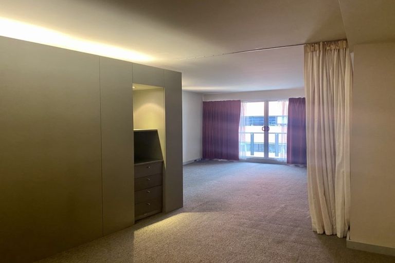 Photo of property in Gerondis Bldg Apartments, 404/60 Willis Street, Wellington Central, Wellington, 6011