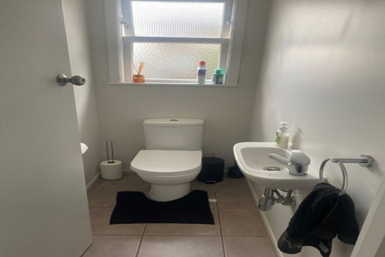 Photo of property in 14 Lewis Place, Highbury, Palmerston North, 4412