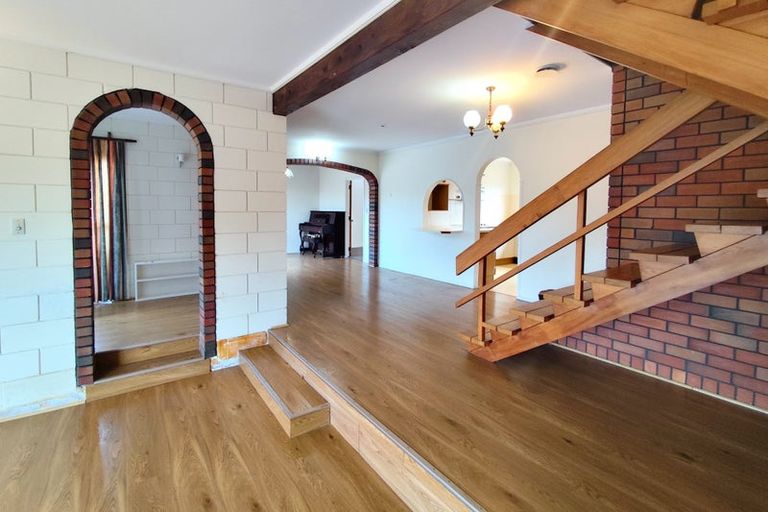 Photo of property in 56 Archibald Road, Kelston, Auckland, 0602