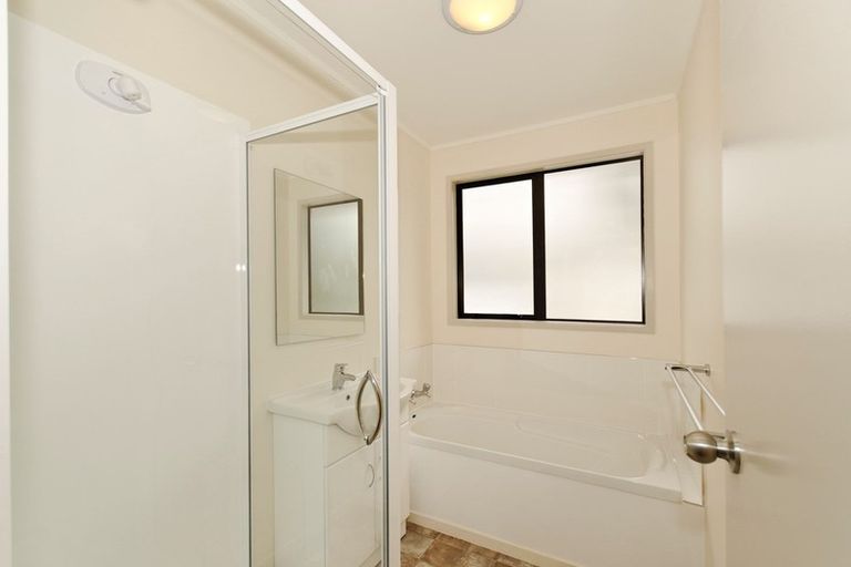 Photo of property in 1/46 Reynella Drive, Massey, Auckland, 0614