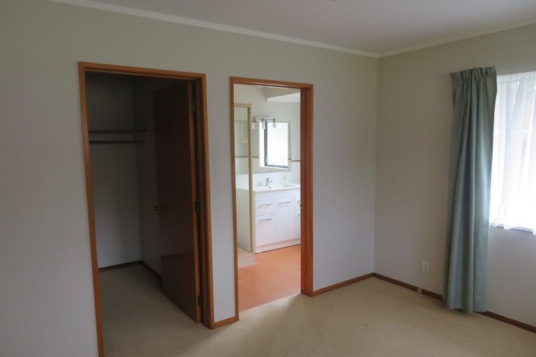 Photo of property in 10 Lexington Drive, Botany Downs, Auckland, 2010