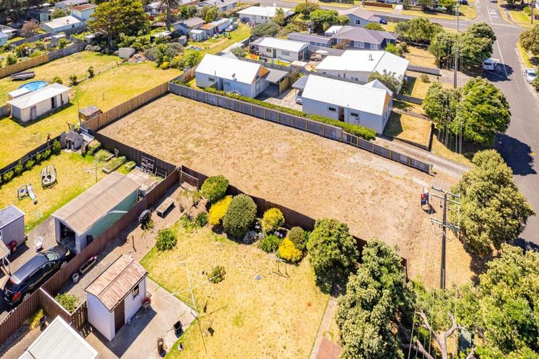 Photo of property in 19 Karewa Street, Castlecliff, Wanganui, 4501