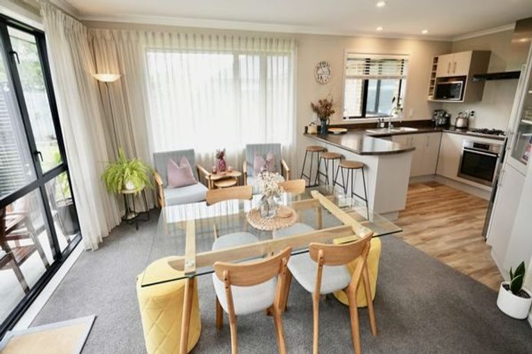 Photo of property in 16 Chestnut Close, Kelvin Grove, Palmerston North, 4414