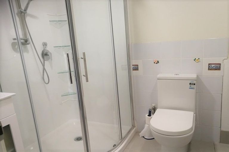 Photo of property in 2/48 Spinella Drive, Bayview, Auckland, 0629