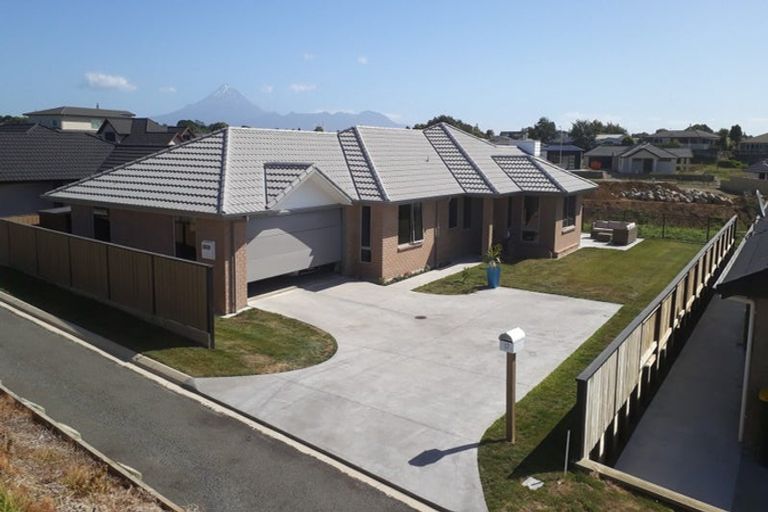 Photo of property in 17 Waitaha Place, Bell Block, New Plymouth, 4312