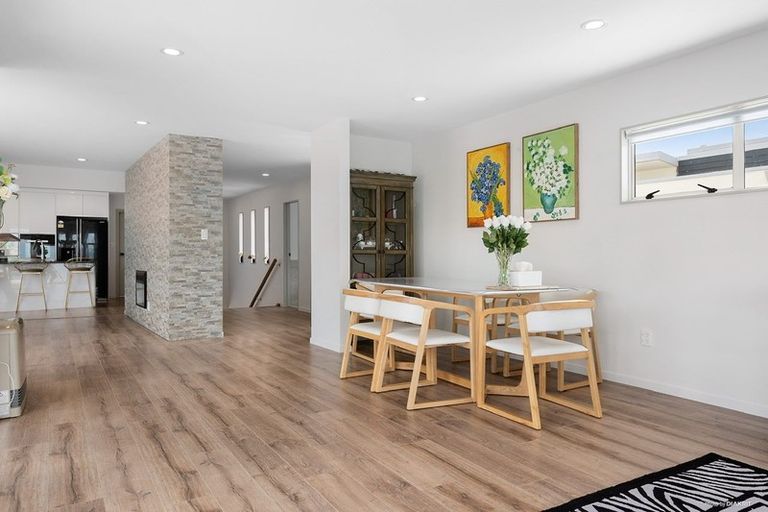 Photo of property in 31 Churchill Road, Murrays Bay, Auckland, 0630