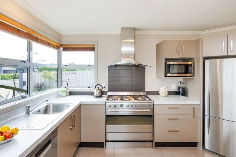 Photo of property in 46 Rosalie Terrace, Kelvin Grove, Palmerston North, 4414