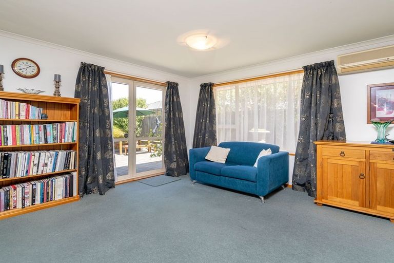 Photo of property in 2 Sunninghurst Drive, Fairfield, Dunedin, 9018