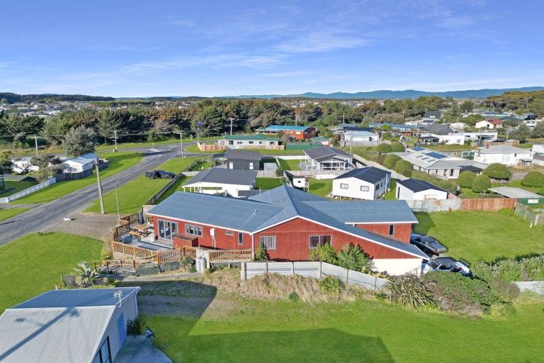 Photo of property in 4 Trafalgar Street, Foxton Beach, Foxton, 4815