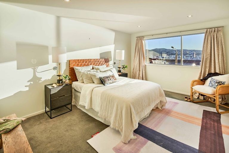 Photo of property in 25 The Crescent, Roseneath, Wellington, 6011