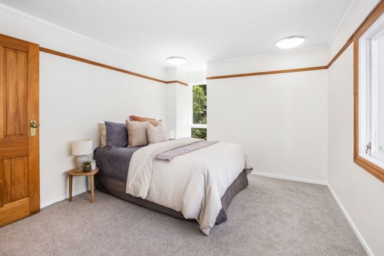 Photo of property in 102a Miromiro Road, Normandale, Lower Hutt, 5010