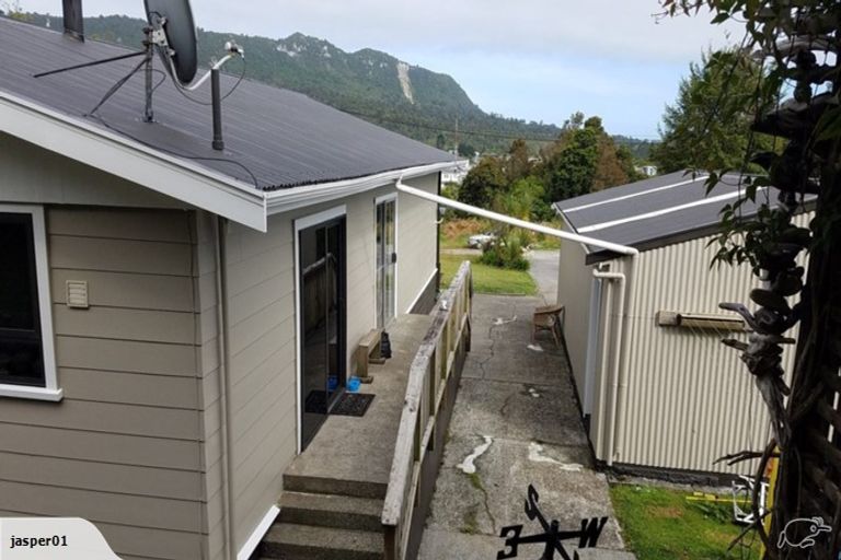 Photo of property in 5 Railway Terrace, Runanga, 7803